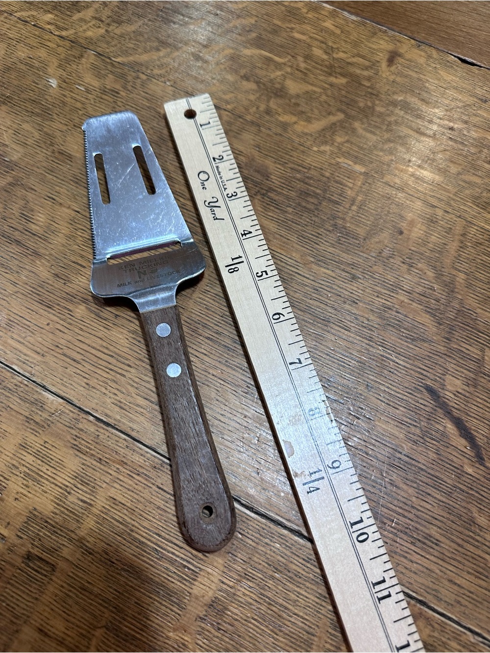 Vernco Wood-Handled Stainless Steel Slotted Turner